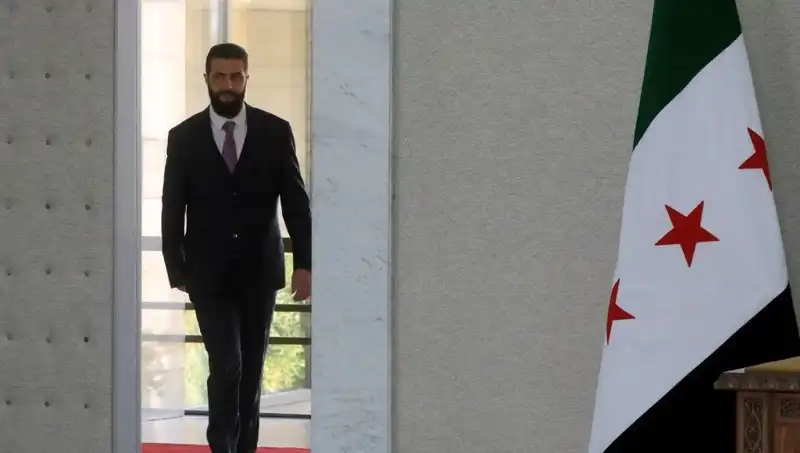 Fransa'nın Suriye Stratejisi: Paris'teki Şara-Macron Zirvesi Neler Getiriyor?