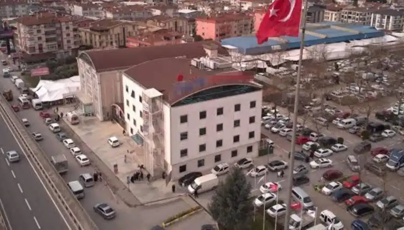Özel Hastaneye Deprem Mührü: Perde Betonları Kestiler Mi?