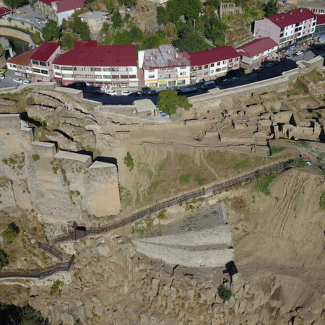 Bitlis Kalesi’nde 1500’lü Yıllara Ait Su Şebekesi Keşfedildi