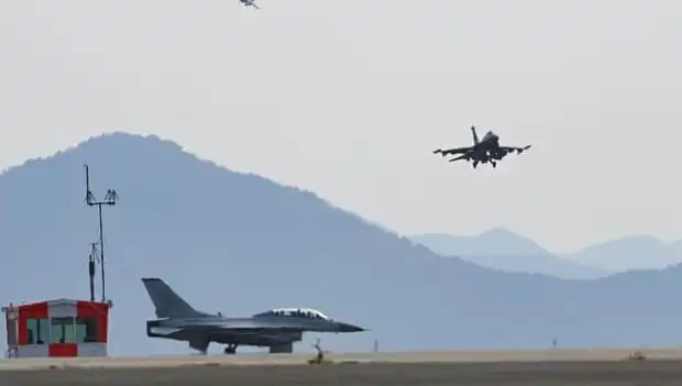 Güney Kore'de Askeri Tatbikat Sırasında Savaş Uçağı Hatası: Köy Bombalandı!