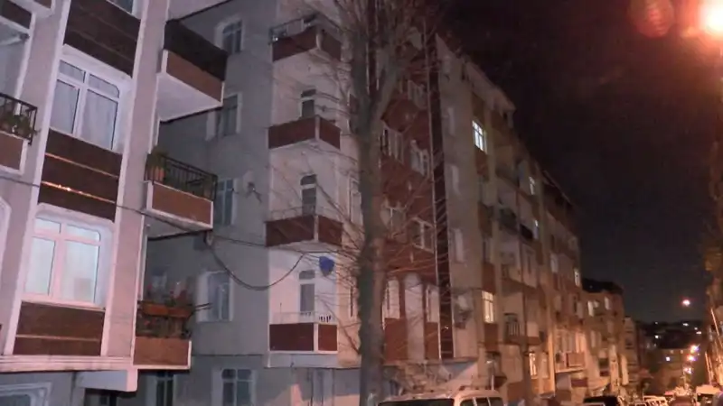 Altı Katlı Apartmanda Panik: Kolonlardan Gelen Sesler Tahliyeye Neden Oldu
