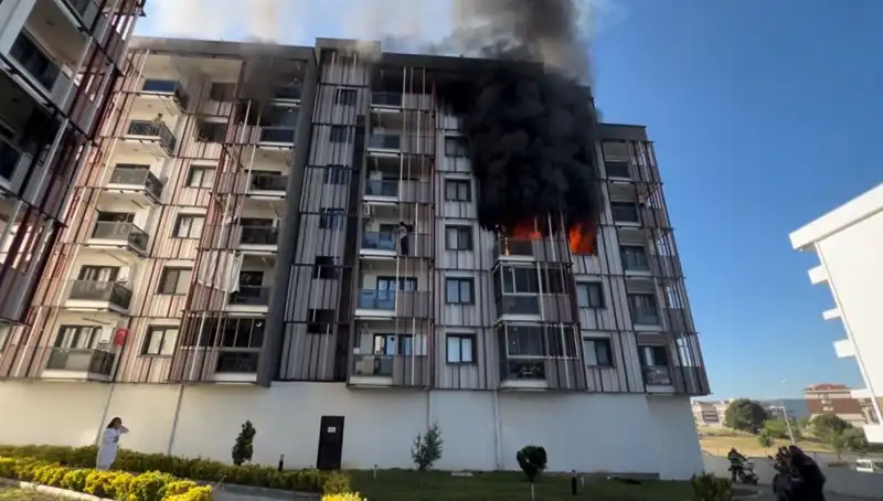 Çanakkale'de Sabaha Korku Dolu Anlar: Yangın Korkusu Halkı Sokağa Döktü