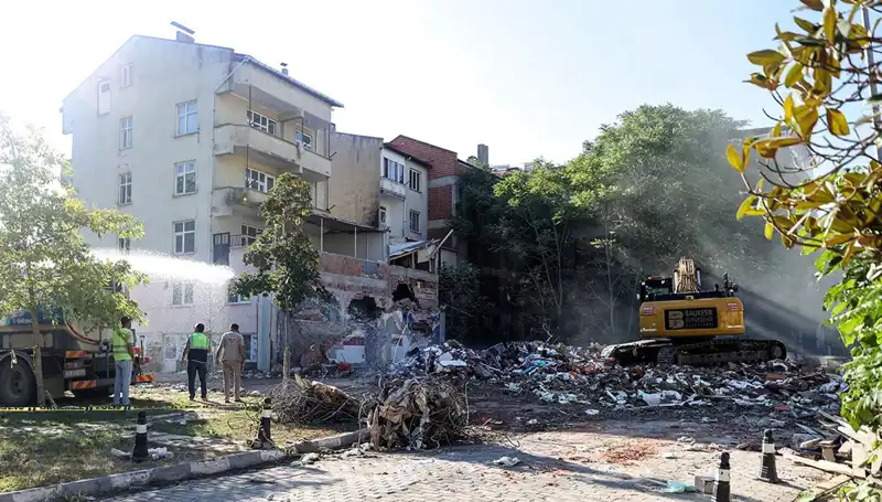 Sındırgı'da Sarsıntılar Devam Ediyor: Yeni Artçı Şokları Neleri Etkiliyor?