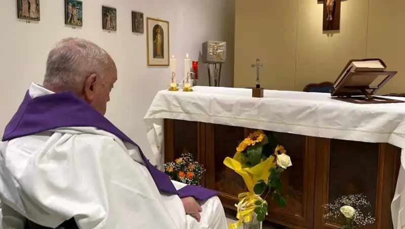 Vatikan'dan Şok Gelişme: Papa Artık Kendi Başına Nefes Alabiliyor!