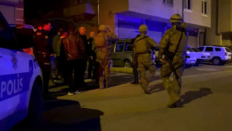 Balkondan Tüfekle Ateş Açan Şahsın Dramı: Polisin Öfkesi ve Tehditler