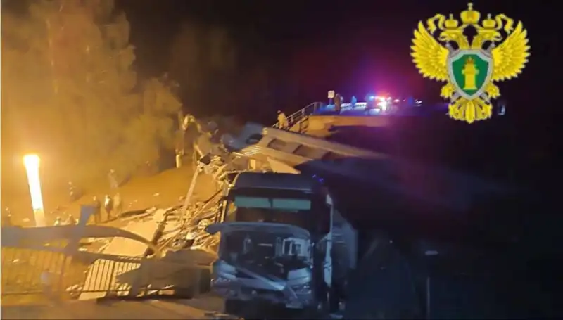 Rusya'da İki Köprü Çöktü: Tragedi, Yedi Hayat Götürdü