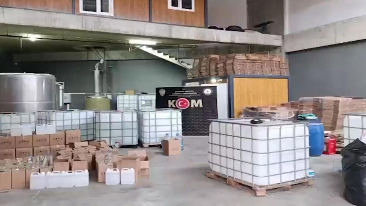 Türkiye genelinde yapılan Çengel operasyonlarında 137 bin litre sahte alkol ele geçirildi.