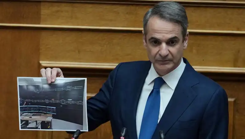 Yunanistan’da Miçotakis’in Hükümeti Protestolara Dayanamadı: Neler Oluyor?