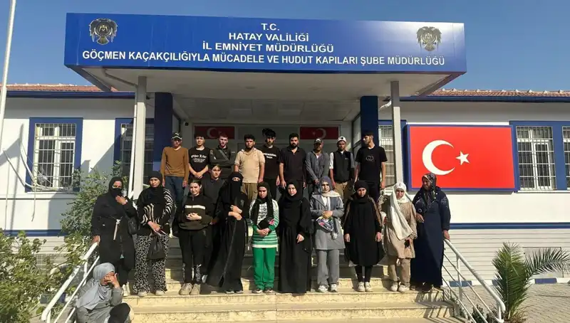 Minibüsle Sınırı Geçmeye Çalışan 24 Göçmen Yakalandı: Sınır Güvenliği Artırıldı