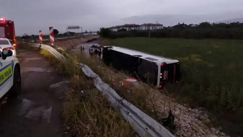 Manisa'da Yolcu Otobüsü Kazası: Yaralıların Durumu ve Olayın Detayları