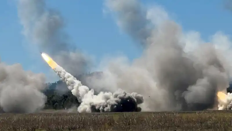 Avustralya'nın En Büyük Askeri Tatbikatında Yenilik: HIMARS Atışı Gerçekleştirildi