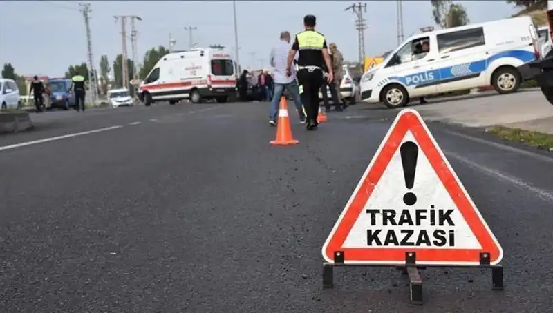 Antalya’da Feci Kaza: Otomobil Kanalda Devrildi, 2 Yaralı