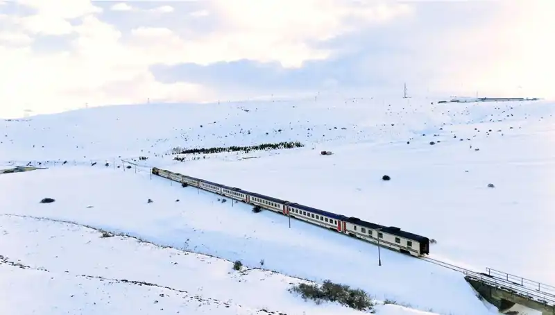 Turistik Doğu Ekspresi ile Kışın Masalsı Yolculuğuna Çıkın