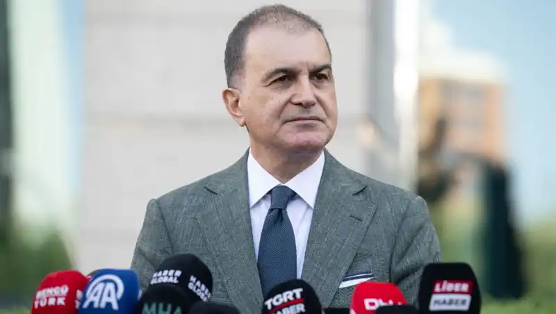 Ömer Çelik'ten Özel'e Sert Tepki: Meşru Demokratik Alanı Tehdit Eden İfadeler