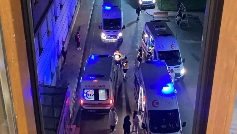 Akşam Yemeğinde Zehirlenme Skandalı: 53 Öğrenci Hastaneye Kaldırıldı