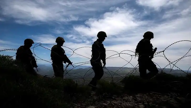 Türkiye'nin İki İlinde 32 Düzensiz Göçmen Yakalandı: Detaylar Ortaya Çıktı