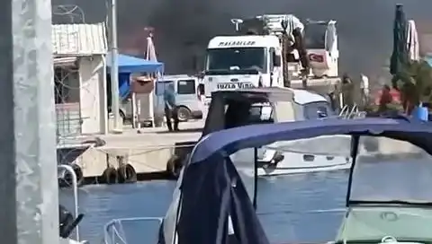 Tuzla'daki Balıkçı Barınağında Şok Eden Lastik Yangını: Detaylar Ortaya Çıktı