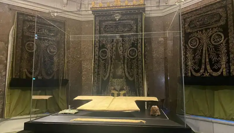 Hırka-i Şerif Ziyarete Açılıyor: Müslümanlar İçin Tarihi An!