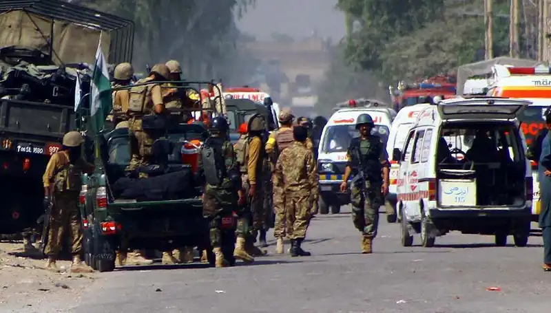 Pakistan'da Camiye Yapılan Bombalı Saldırının Ardındaki Gizemli Sebepler