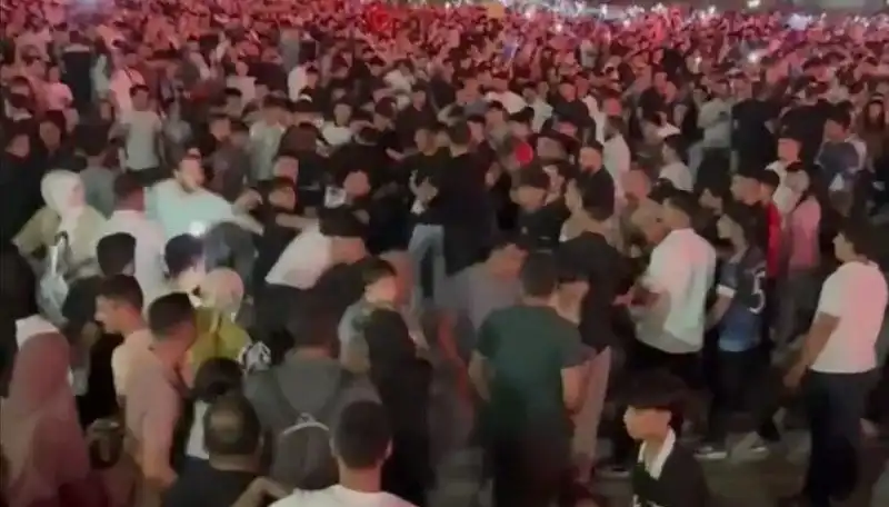 Konserde Bıçaklı Kavga: Üç Kişi Yaralandı, Detaylar Aydınlatılıyor