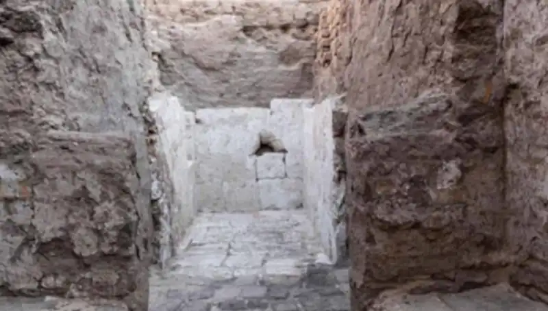 Mısır'da 3.500 Yıldan Daha Eski Kraliyet Mezarı Keşfedildi