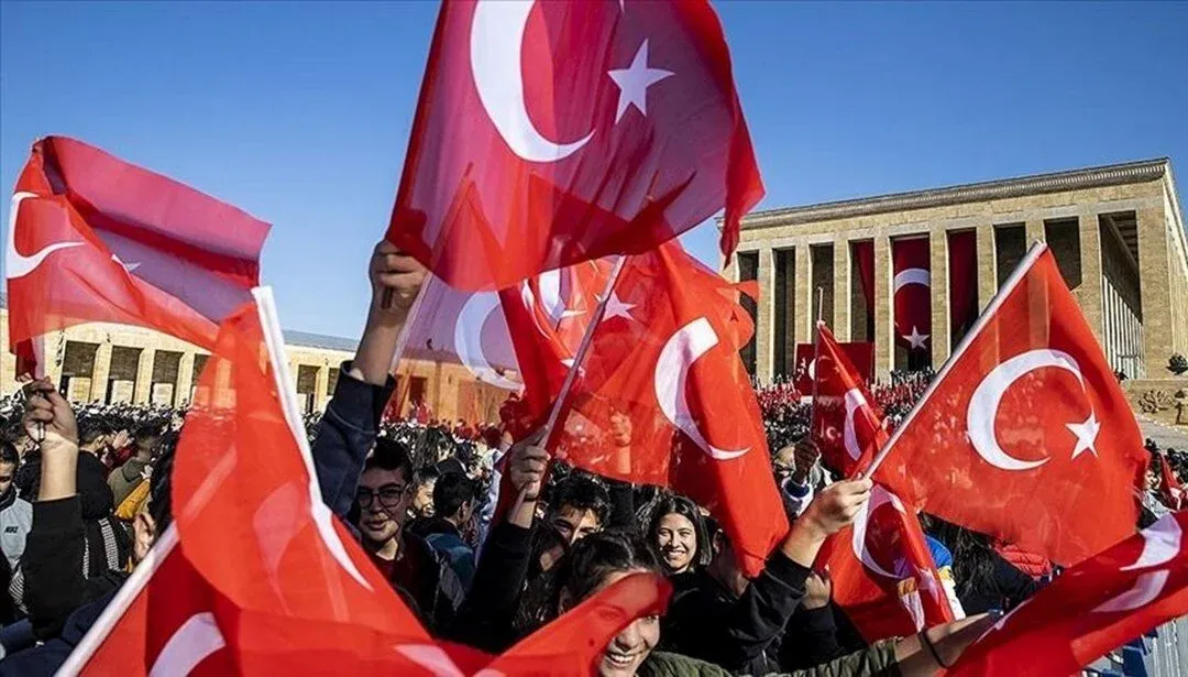 29 Ekim Mesajları: "Cumhuriyeti Biz Kurduk, Yükseltecek ve Yaşatacak Sizsiniz!"